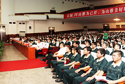 作為推動(dòng)企業(yè)加快發(fā)展三大平臺(tái)之一的人力資源管理提升工作，將是當(dāng)前和今后一段時(shí)期山推股份人力資源管理的首要任務(wù)。