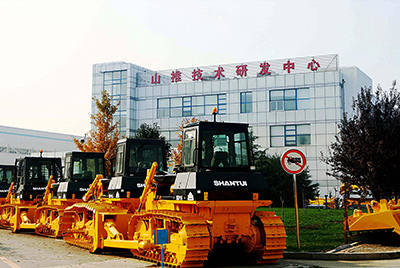 2009年，山推研發(fā)中心被國(guó)家人事部批準(zhǔn)設(shè)立博士后科研工作站，同年召開首屆科技創(chuàng)新大會(huì)。