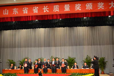 1月11日，山東省第三屆省長(zhǎng)質(zhì)量獎(jiǎng)表彰大會(huì)在山東省政府禮堂召開。